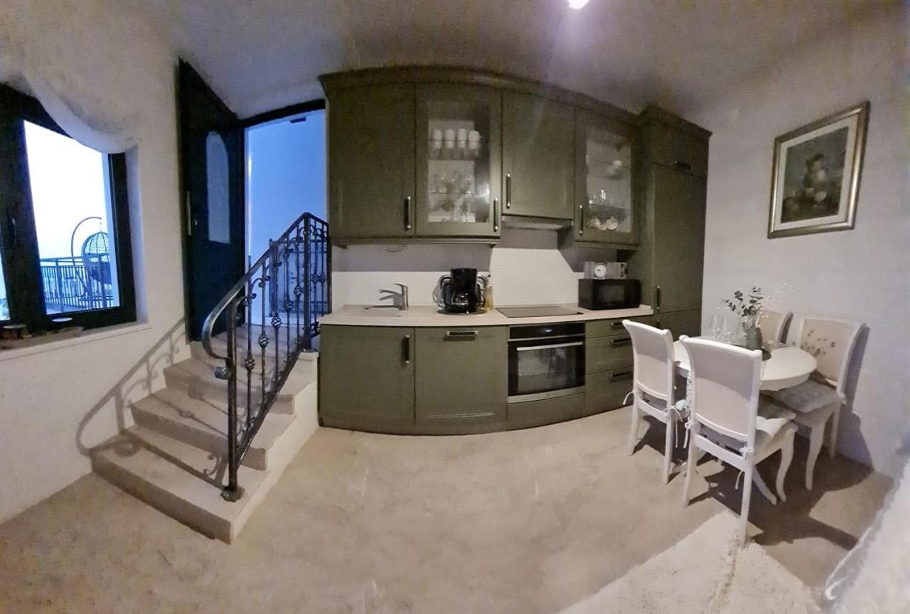 Sea View Luxury Apart Hotel Villa Conte With Swiming Pool And Romantic Spa Podstrana Exteriér fotografie